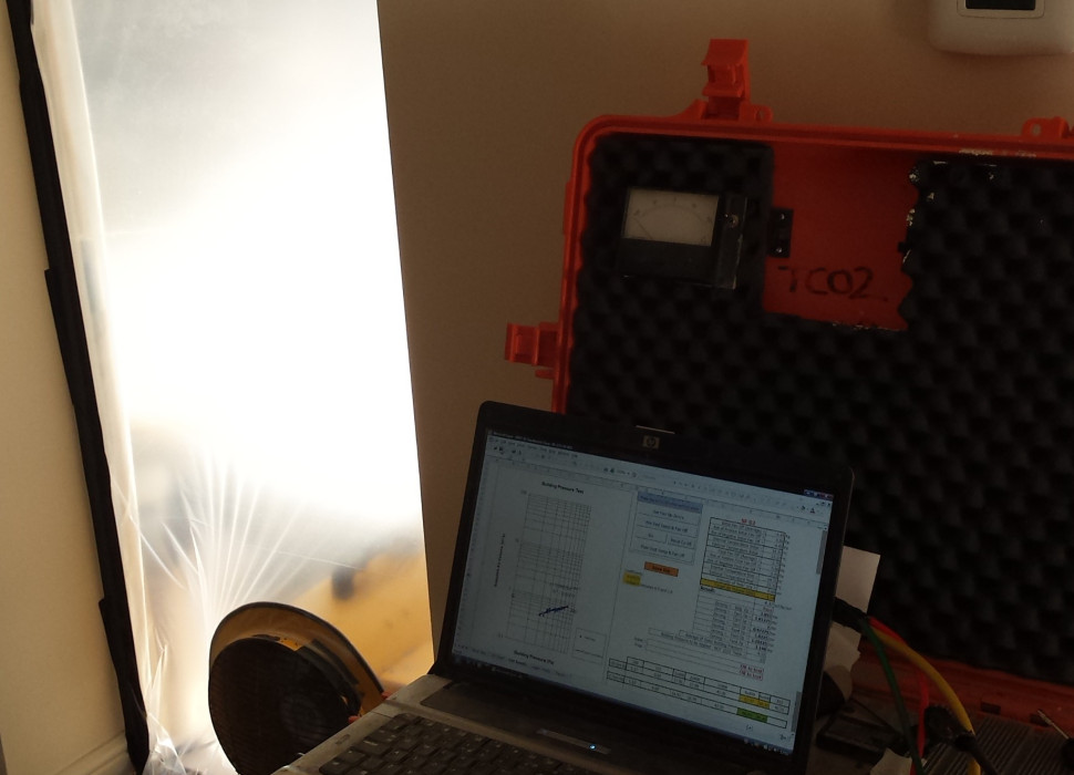 photo of Air Tightness Testing 315 Laptop set up